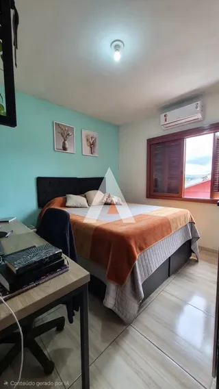 Quarto com cama e janela em um imóvel no Brasil.