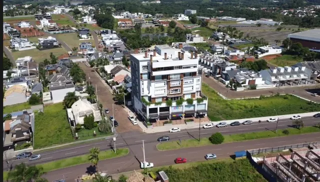 Vista aérea de uma área residencial em Lajeado, Brasil, mostrando casas e terrenos.