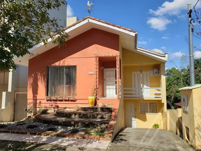 Casa com 4 dormitórios