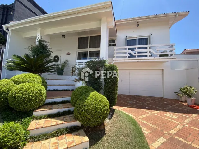 Casa com 4 dormitórios