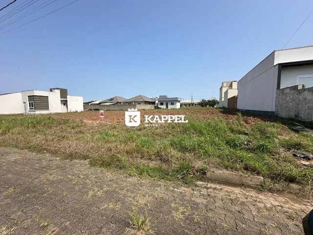 Vista externa de um terreno com vegetação alta em Lajeado, Brasil.