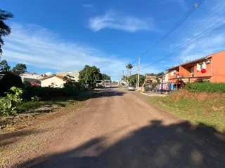 Vista da estrada de terra em uma área residencial em Lajeado.