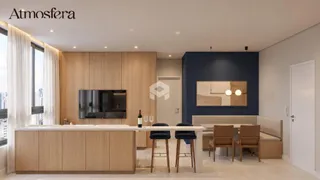 Sala de estar moderna com bancada de madeira e área de jantar.