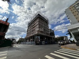 Fachada de um prédio em construção em Lajeado, Brasil.