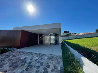 Foto da fachada moderna de uma residência em Lajeado, Brasil.