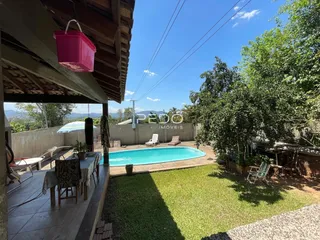 Foto de uma área externa com piscina e jardim em Lajeado, Brasil.