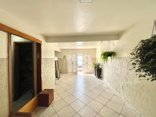 Passagem interna de uma residência em Lajeado, Brasil.