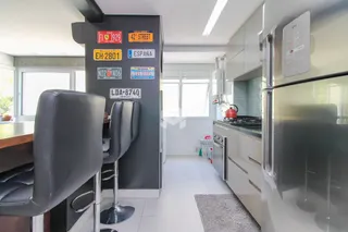 Vista da cozinha moderna de uma propriedade em Lajeado, Brasil.