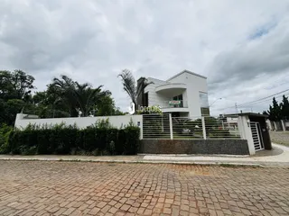 Fachada de uma residência moderna em Lajeado, Brasil.
