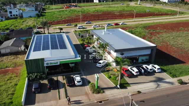 Fachada de um imóvel moderno em Lajeado, Brasil com área de estacionamento.