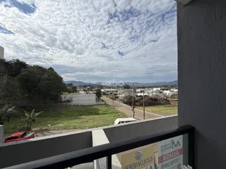 Vista da paisagem de Lajeado com montanhas ao fundo.