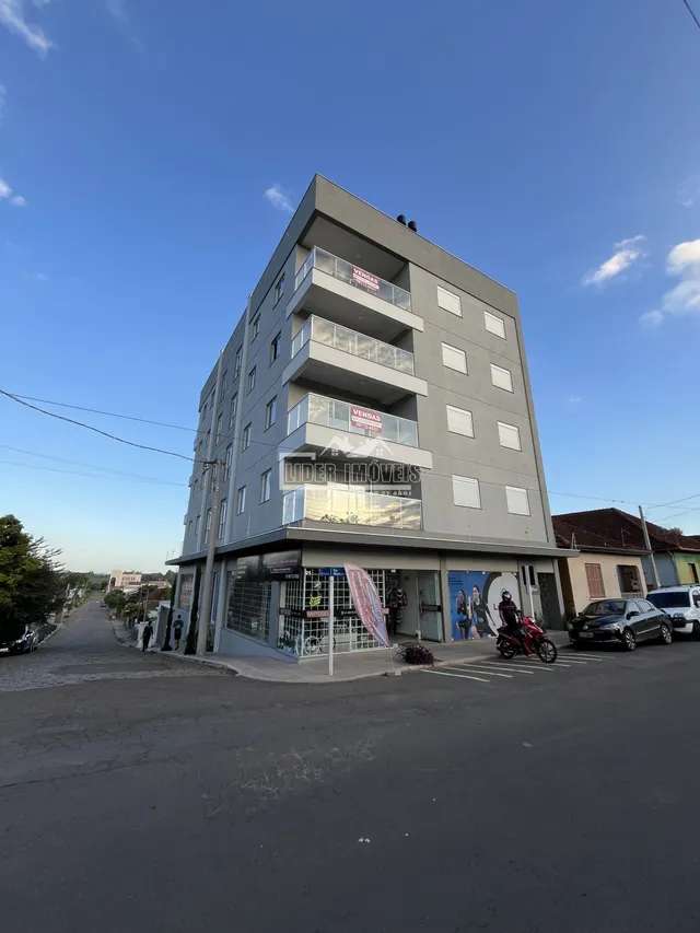 Fachada de um prédio residencial na rua em Lajeado, Brasil.