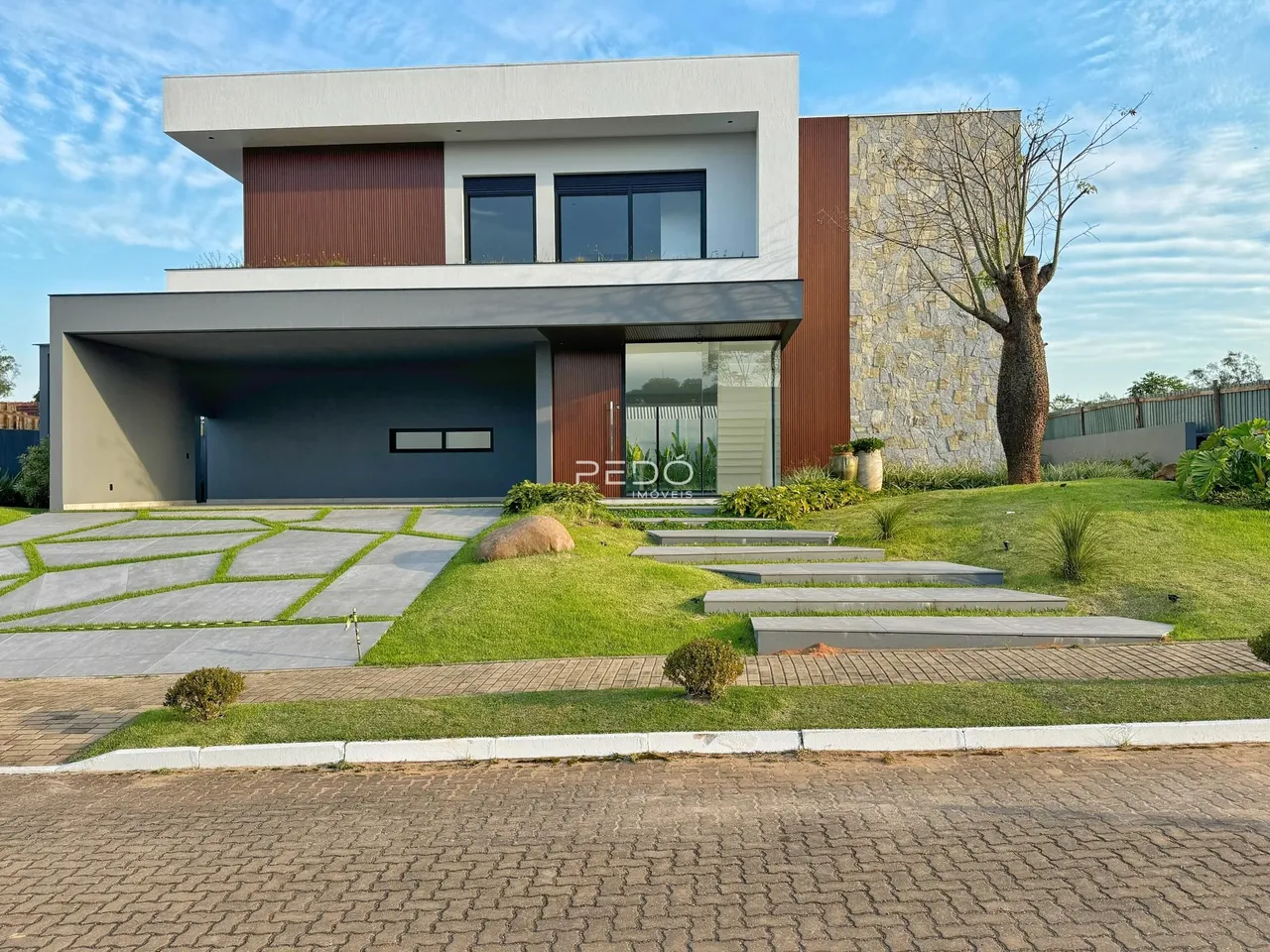 Casa com 6 dormitórios, foto 1