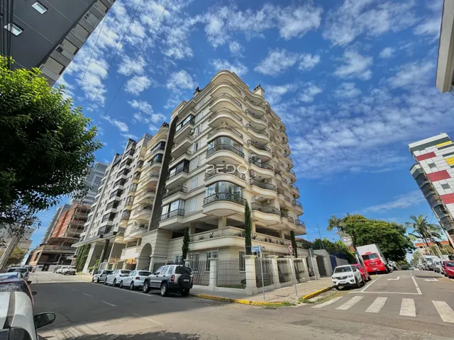 Fachada de um prédio residencial em Lajeado, Brasil, com vários andares e varandas.