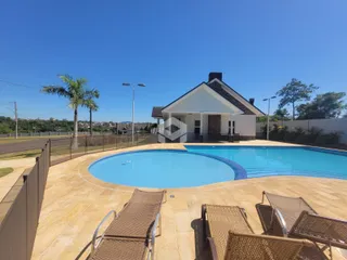 Casa com piscina e área externa bem cuidada em Lajeado.