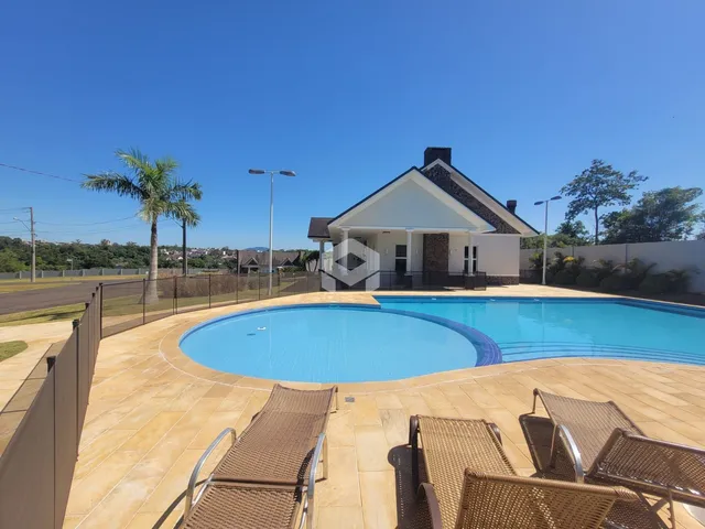 Casa com piscina e área externa bem cuidada em Lajeado.