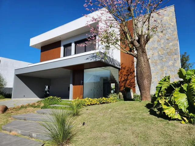 Casa com 5 dormitórios
