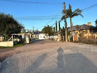 Vista externa de uma rua pavimentada em Lajeado, Brasil.