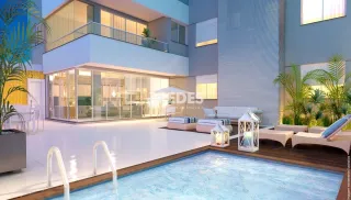 Fachada moderna de um imóvel com piscina e área externa em Lajeado.
