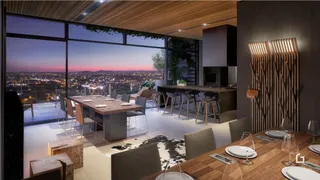 Sala de estar com vista panorâmica da cidade.