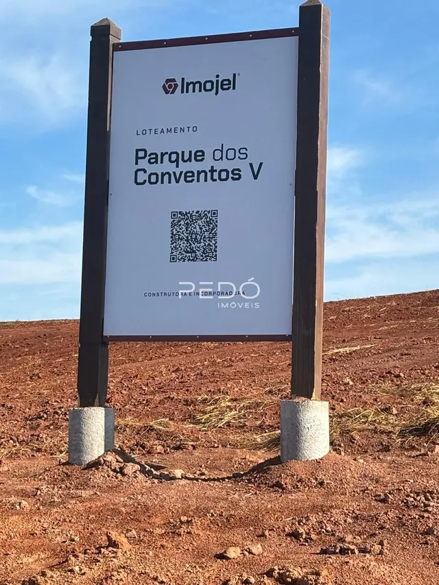 Sinal de propriedade no terreno em Lajeado, Brasil.