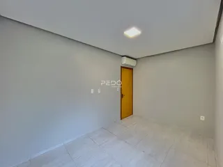 Ambiente interno de uma sala ou corredor em uma propriedade em Lajeado.