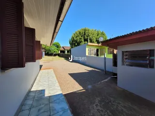Vista externa de uma propriedade em Lajeado, Brasil, mostrando a fachada e o pátio.