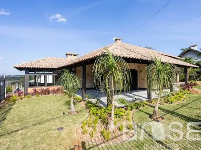 Casa com 4 dormitórios