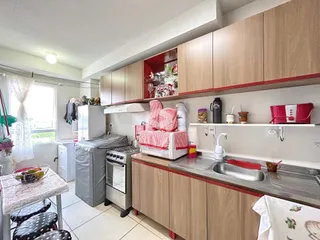 Foto de uma cozinha interna em um imóvel no Brasil.