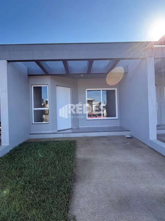 Fachada externa de uma residência moderna em Lajeado, Brasil.