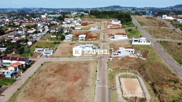 Vista aérea de um terreno em Lajeado, Brasil, mostrando uma área de construção.