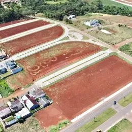 Vista aérea de campos agrícolas em Lajeado, Brasil.