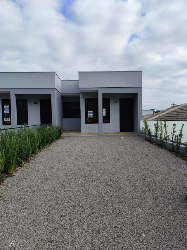 Casa geminada com 2 dormitórios