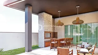 Vista da área externa com jardim e sala de estar de uma residência.