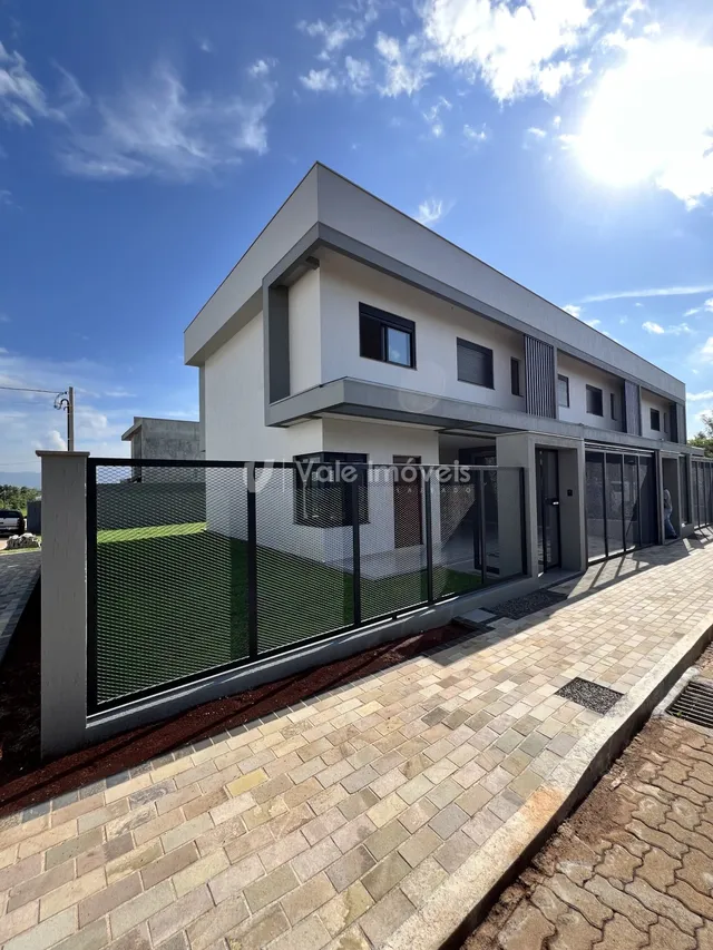 Sobrado com 3 dormitórios