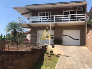 Casa com 4 dormitórios, foto 1