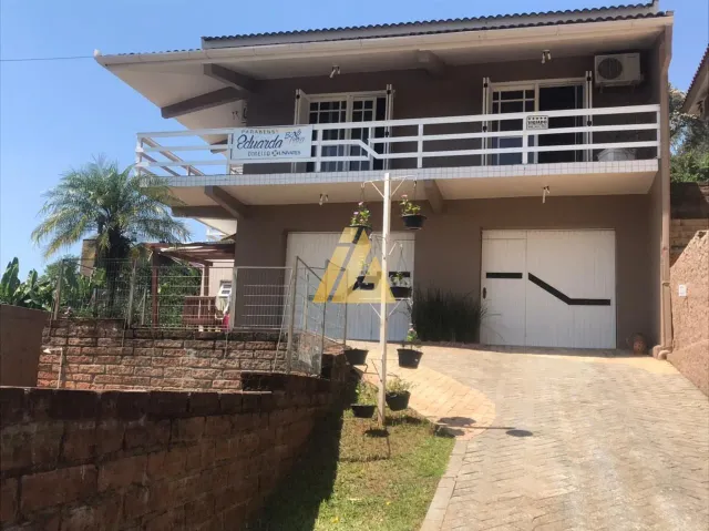 Casa com 4 dormitórios