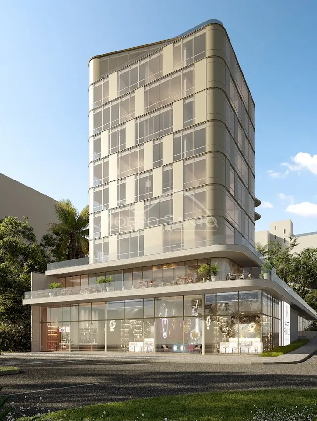 Fachada de um edifício moderno com estrutura de vidro em Lajeado, Brasil.