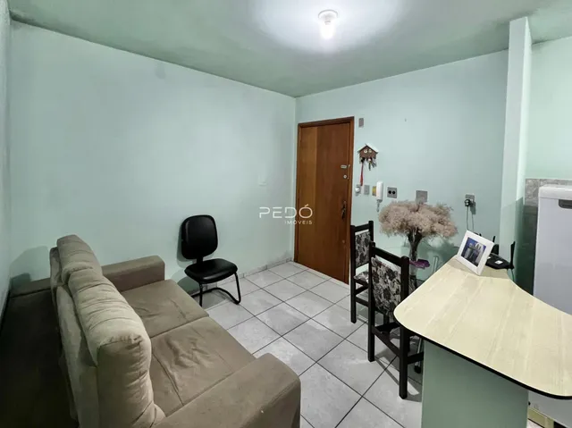 Foto de uma sala de estar com sofá e piso de cerâmica em um imóvel em Lajeado.