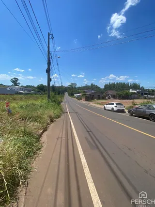 Vista de uma estrada asfaltada em Lajeado, Brasil.