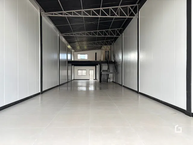 Corredor interno de um imóvel em Lajeado.