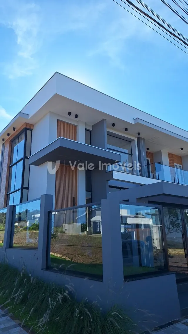 Fachada moderna de uma residência em Lajeado, Brasil.