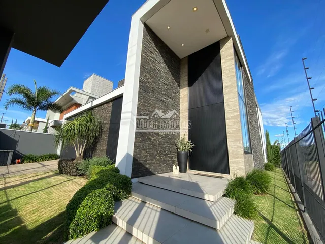 Casa com 4 dormitórios