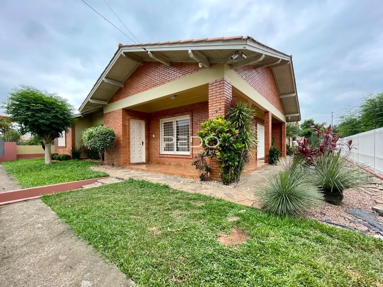Casa com 4 dormitórios, foto 1