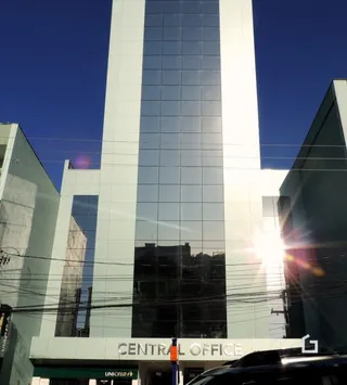 Fachada de um edifício de escritórios em Lajeado, Brasil.