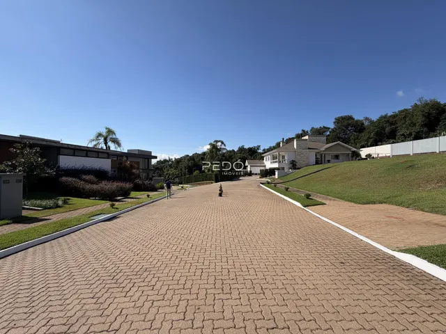 Vista da entrada de uma propriedade residencial em Lajeado, Brasil.