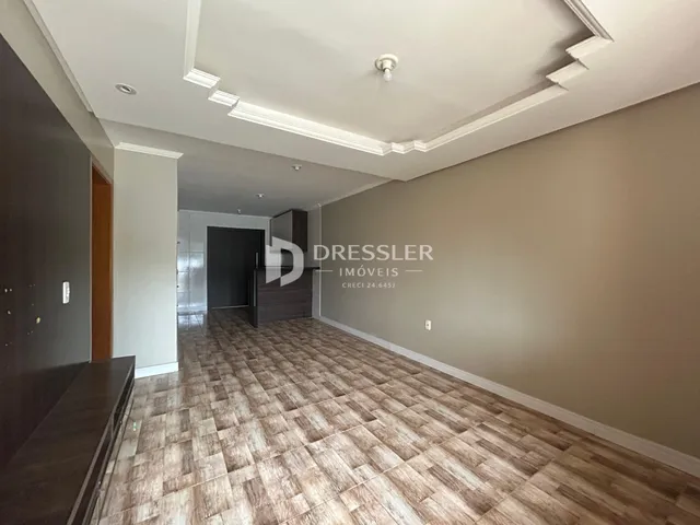Corredor interno de um imóvel em Lajeado, Brasil.