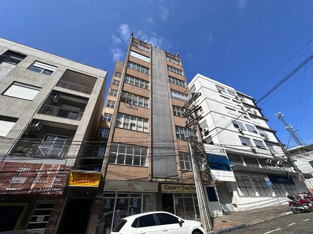 Fachada de um prédio residencial de múltiplos andares em Lajeado, Brasil.