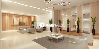 Sala de estar moderna com painéis de madeira e sofás brancos.