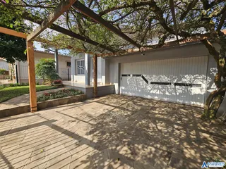 Casa com 4 dormitórios, foto 1